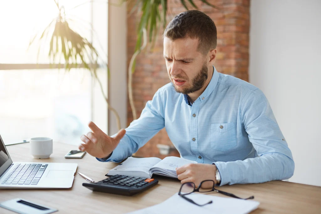 Empréstimo Empresarial ou Cheque Especial? Saiba a Melhor Opção para Sua Empresa Quando as Contas Não Fecham
